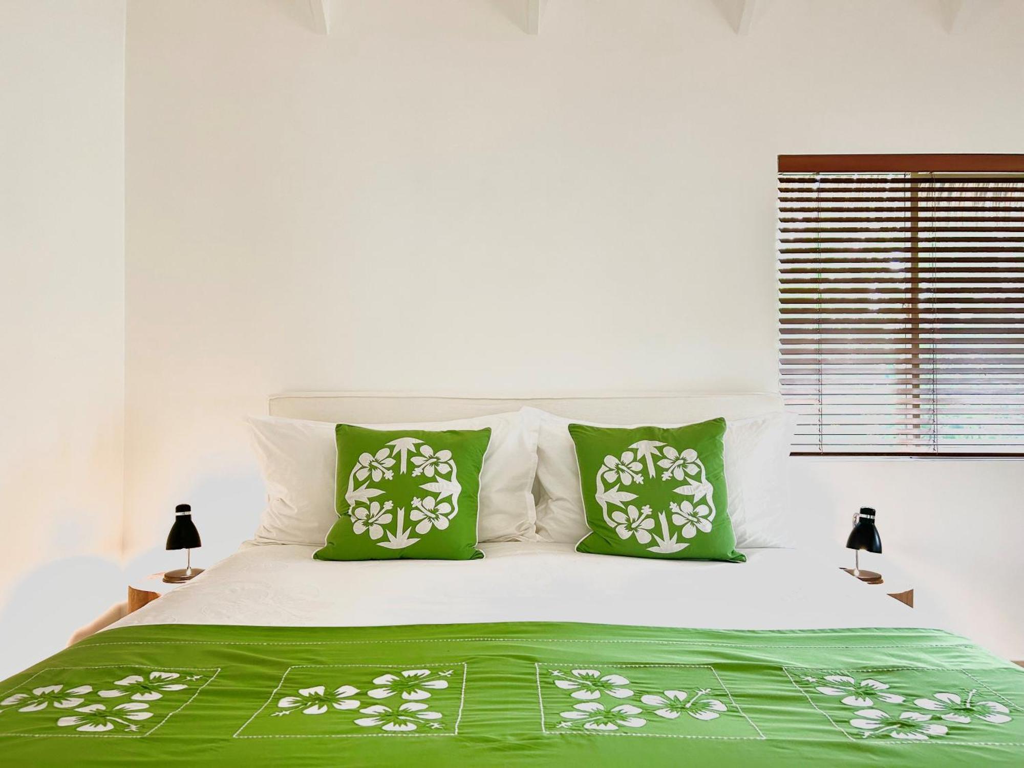Motu Beachfront Art Villas ราโรทองกา ภายนอก รูปภาพ